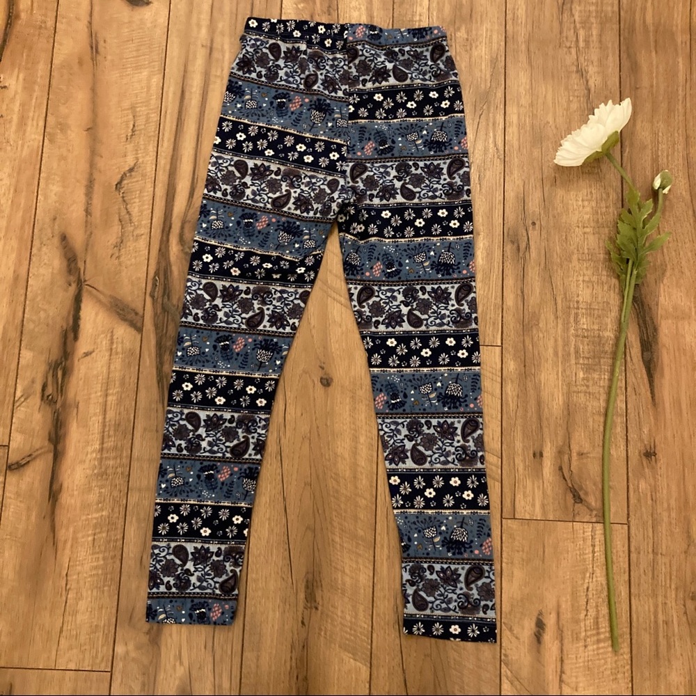 🪴3/$15 blue floral pattern super soft leggings